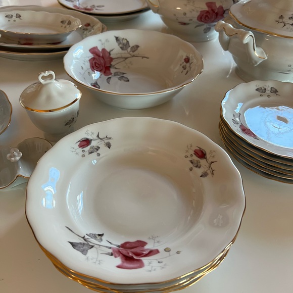 an exquisite porcelain china dining set, made in Poland in 1980. - Picture 6 of 16